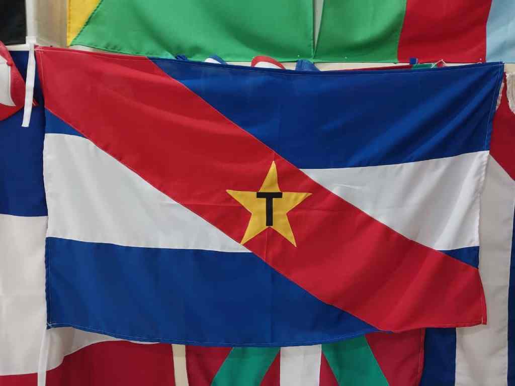 Banderas del Movimiento de Liberación Nacional Tupamaros, confeccionadas en tela de buena calidad. Medidas:140x80 cm